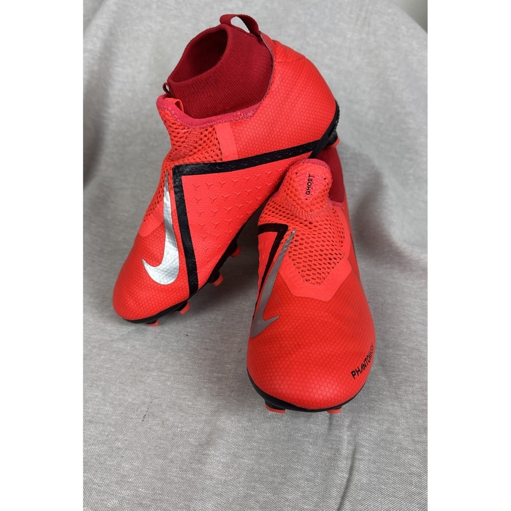 Nike PHANTOM VSN Youth Football/ Soccer Cleats size 2Y